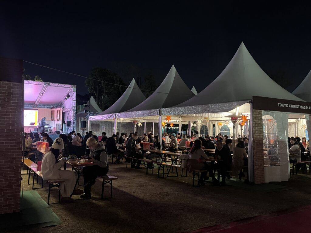 クリスマスマーケット 飲食スペース